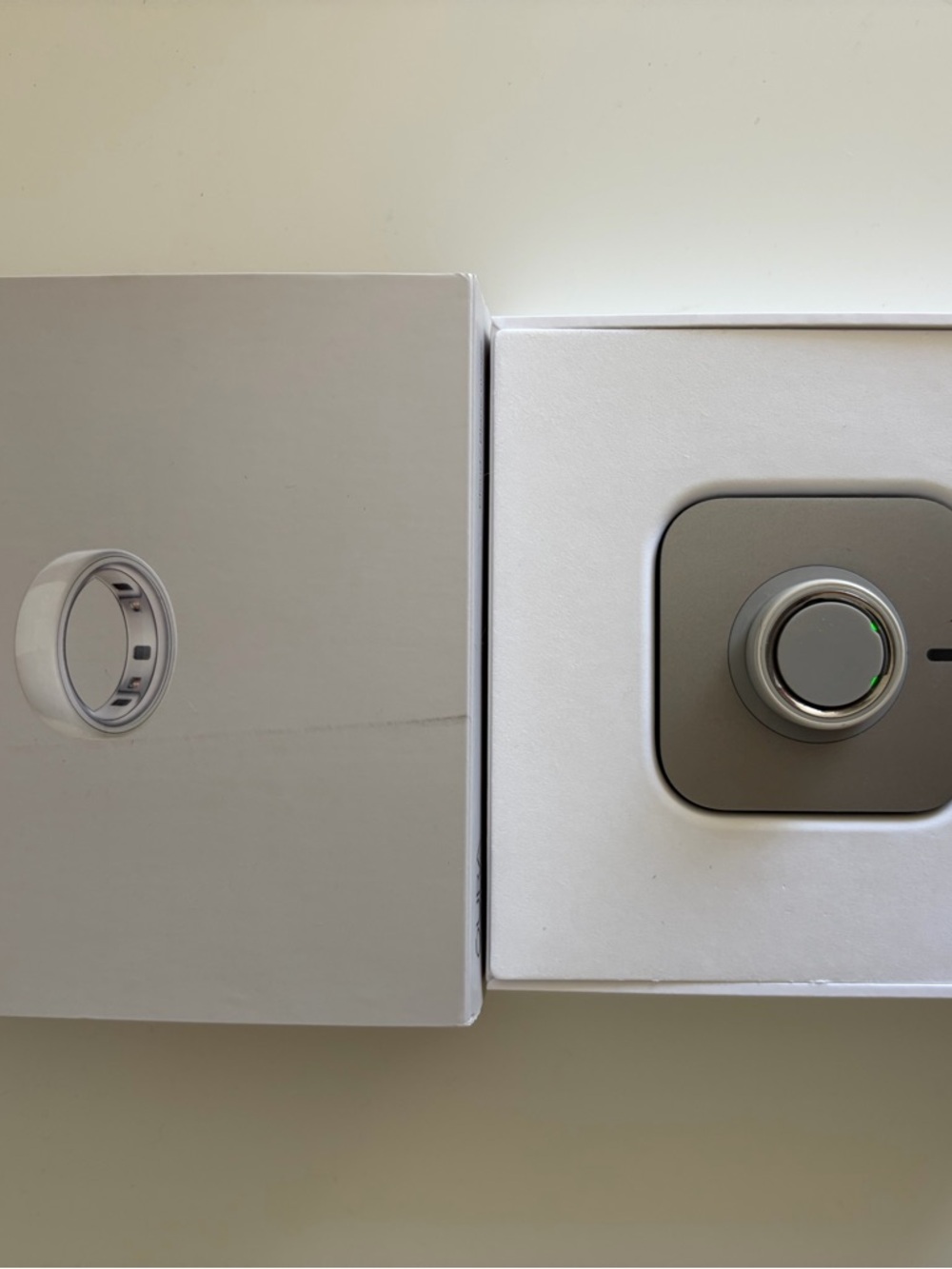 White ceramic Gen 4 Oura ring (size 6)